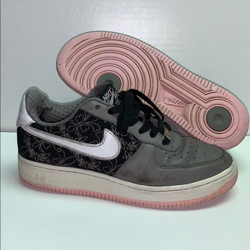 Nike Air Force 1 07’ floral rose very worn
